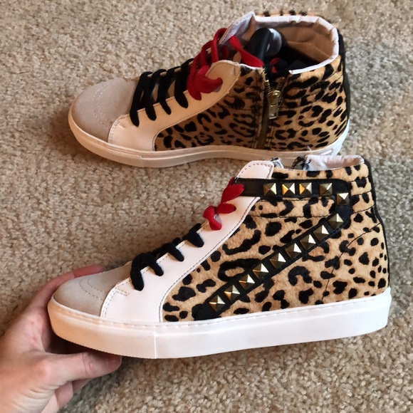 Steve Madden Tracey leopard gold stud sneaker size 8 and 7 white black red shoe - Picture 3 of 10